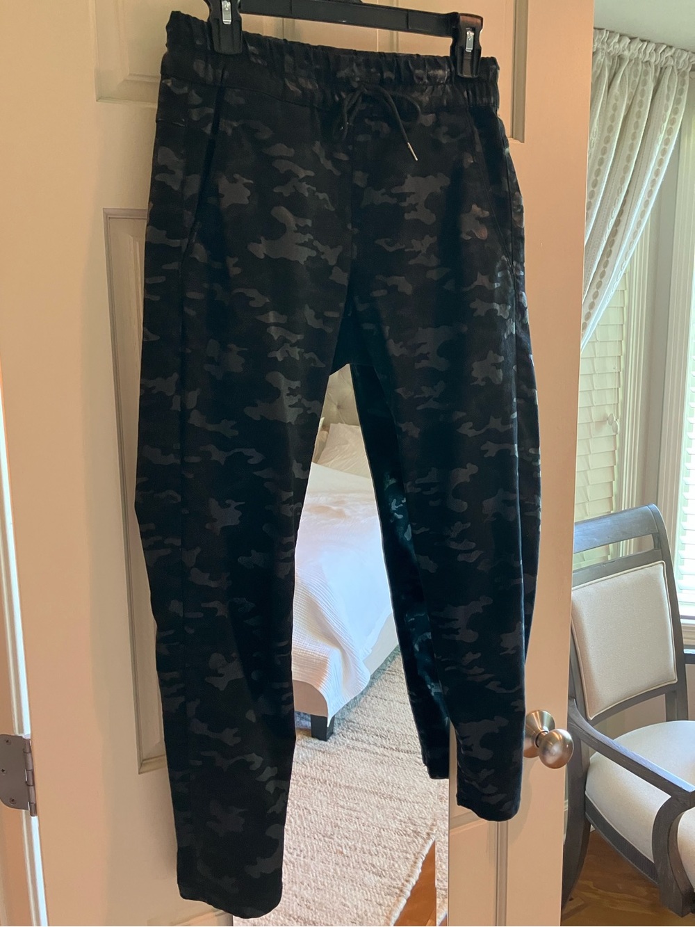 BEVY FLOG Black Camouflage Jogger Pants Size 27